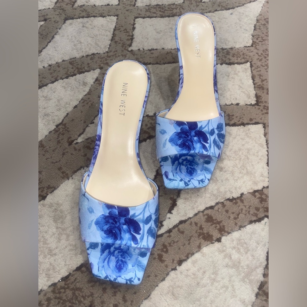 Nine West blue floral kitten square toe slide sandal